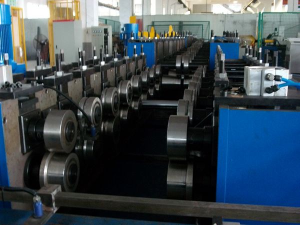 暗裝箱生產(chǎn)機器的特點及暗裝箱簡介 暗裝箱生產(chǎn)機器的特點及暗裝箱簡介