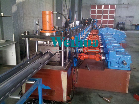 高速公路護欄板生產(chǎn)設(shè)備