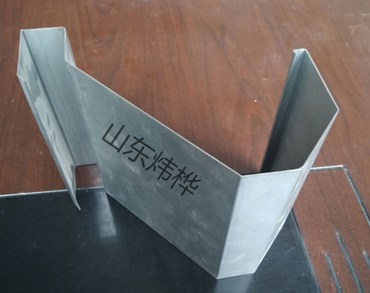 食槽自動(dòng)成型機(jī)特點(diǎn)以及食槽安裝方法 食槽自動(dòng)成型機(jī)特點(diǎn)以及食槽安裝方法